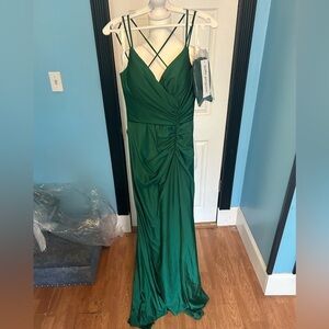 Hello gorgeous forest green dress